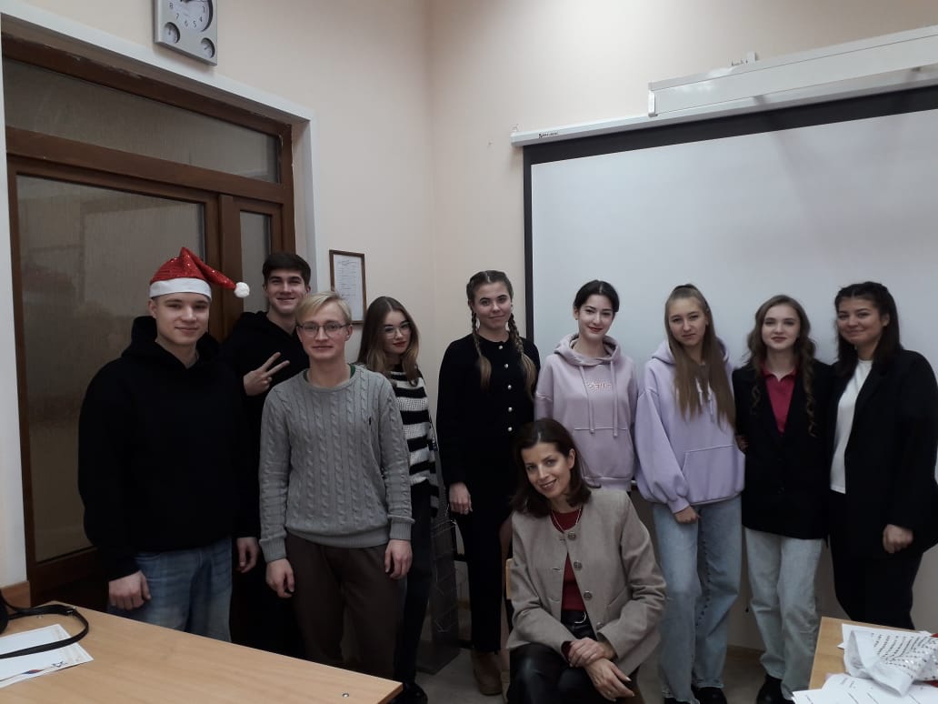 Мероприятие на английском языке, посвященное традициям празднования Нового года и Рождества