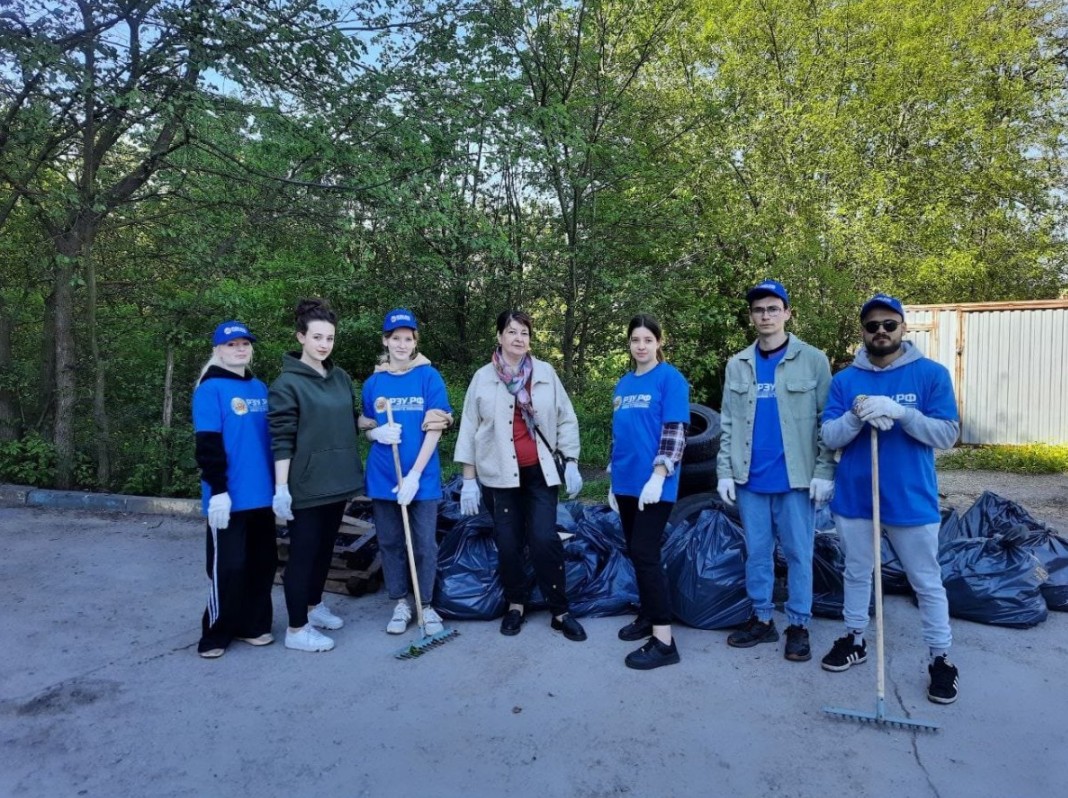Плехановцы на городском субботнике Плехановцы на городском субботнике