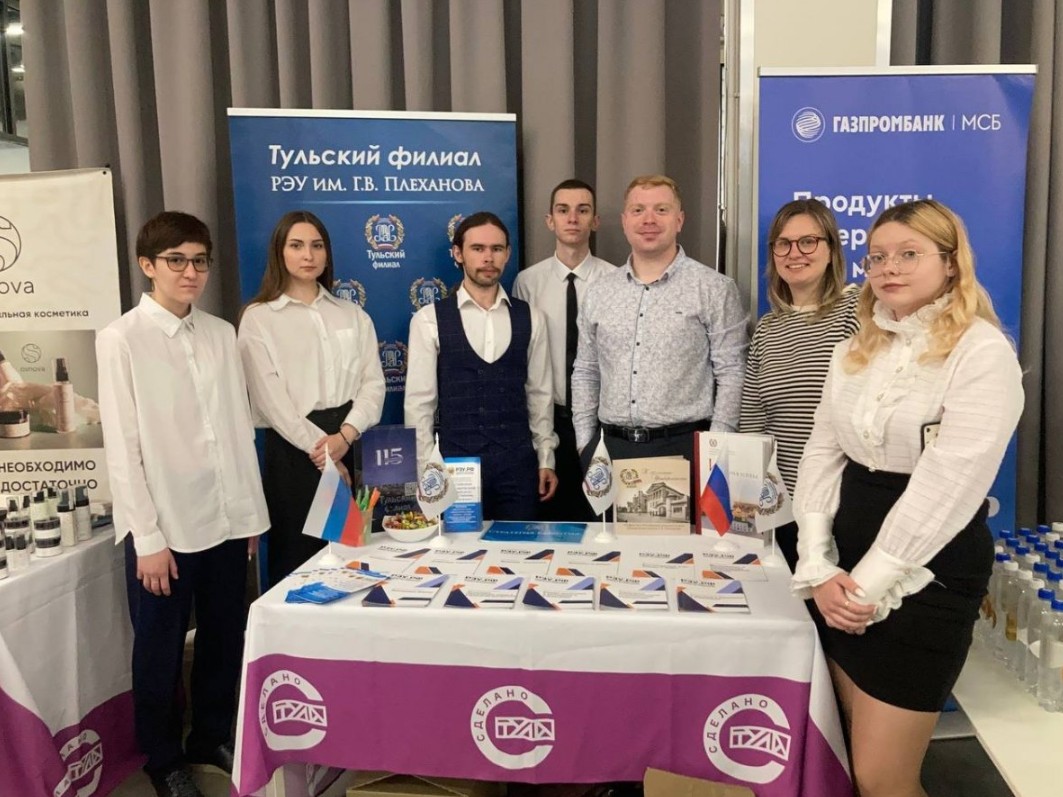 22 мая 2024 года студенты 1-3 курсов очного обучения направления «менеджмент» и «мировая экономика» Тульского филиала РЭУ им. Г.В. Плеханова приняли участие в работе Межрегиональной конференции о роли деловых женщин в развитии общества «Сила содружества»