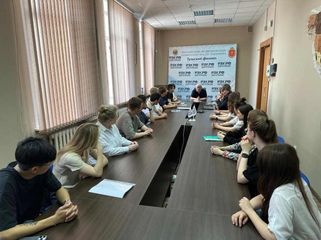5 июня 2024 года в рамках НЕДЕЛИ ЭКОЛОГИИ в Тульском Филиале РЭУ им. Г.В. Плеханова прошла встреча студентов 2-3 ОФО Менеджмент с председателем правления Тульского отделения общероссийской общественной организации «Центр экологической политики и культуры»